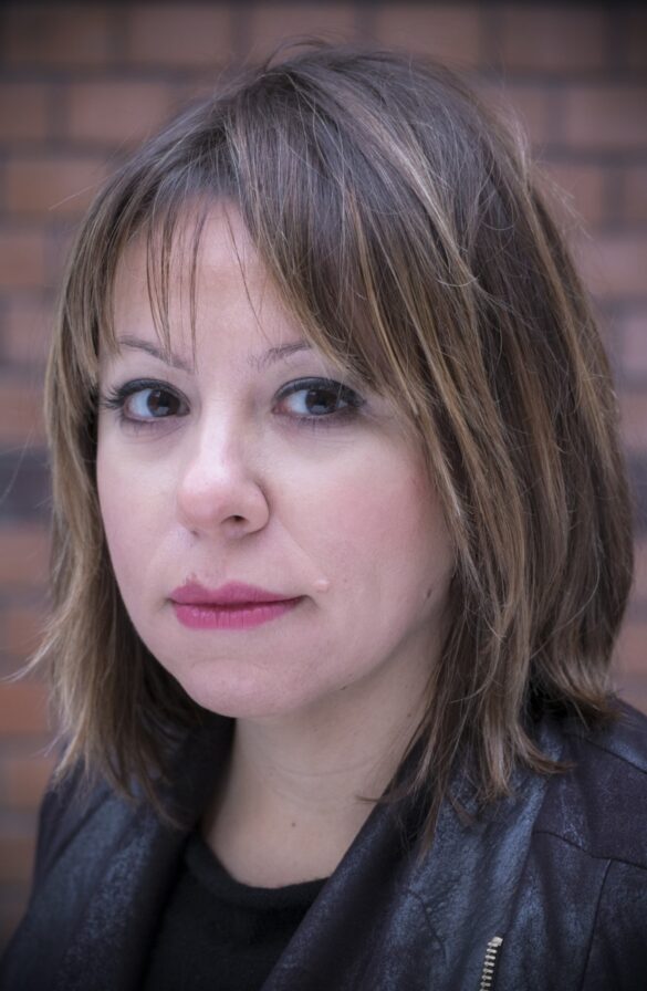 Asli Özge. Caimán Ediciones