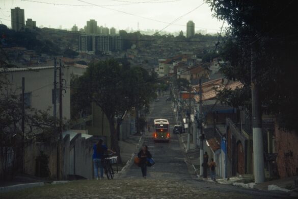 Cidade; Campo. Caimán Ediciones